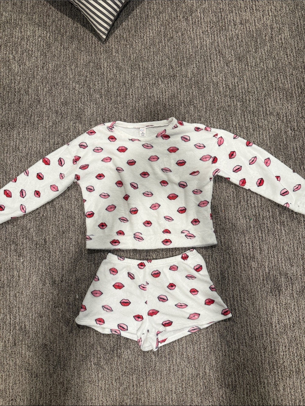 Girls White Lip-Print Two-Piece Pajama Set - Pink & Red Lips